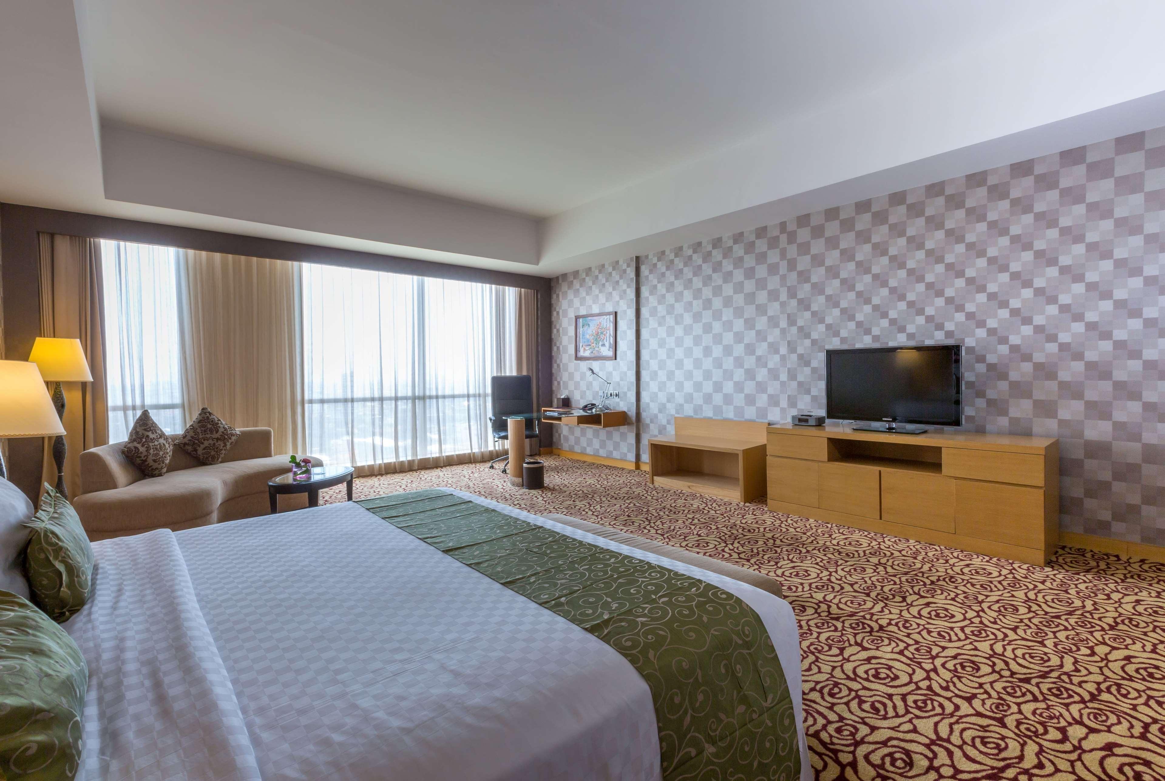 Wyndham Surabaya Exterior foto