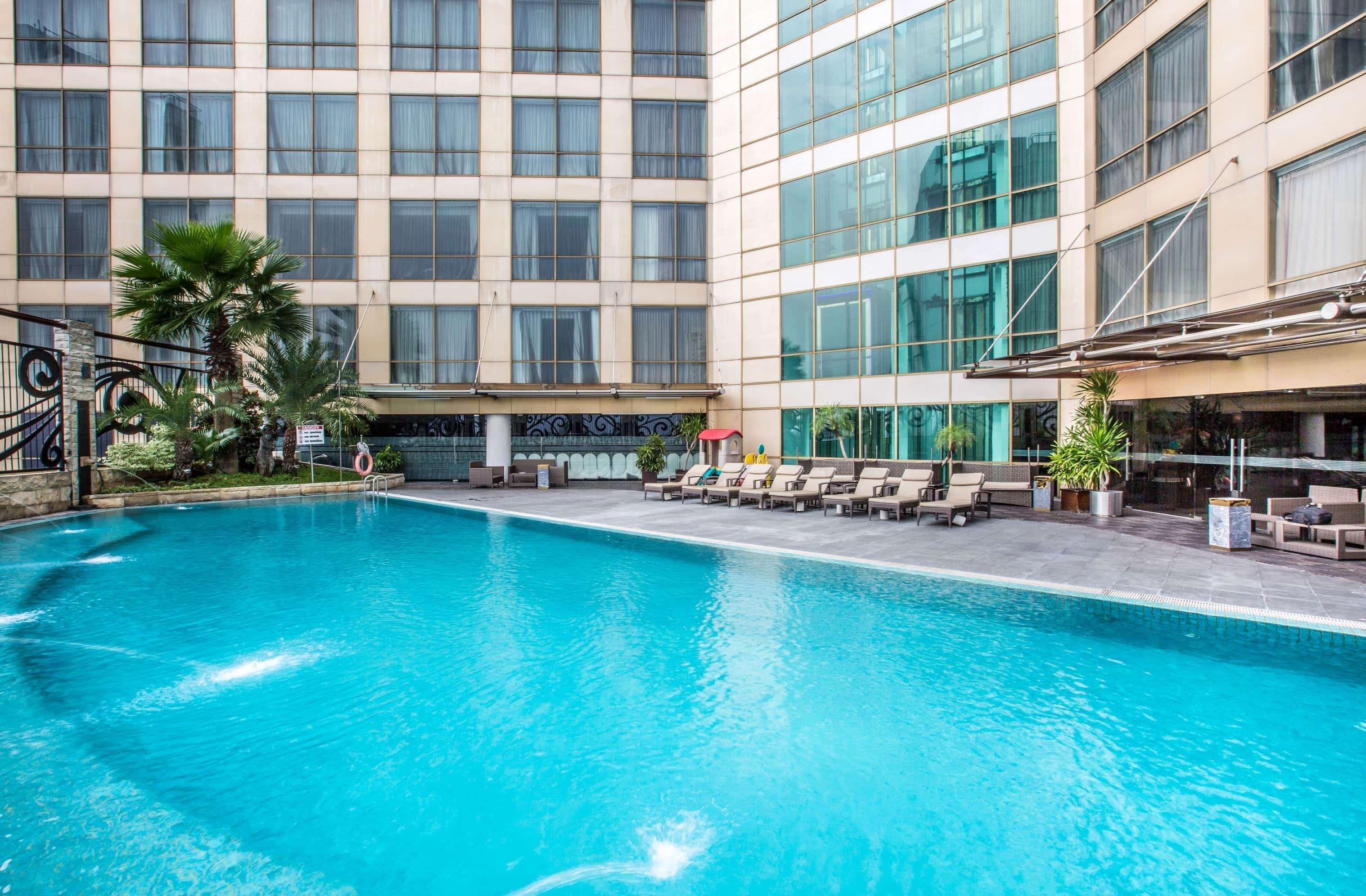 Wyndham Surabaya Exterior foto