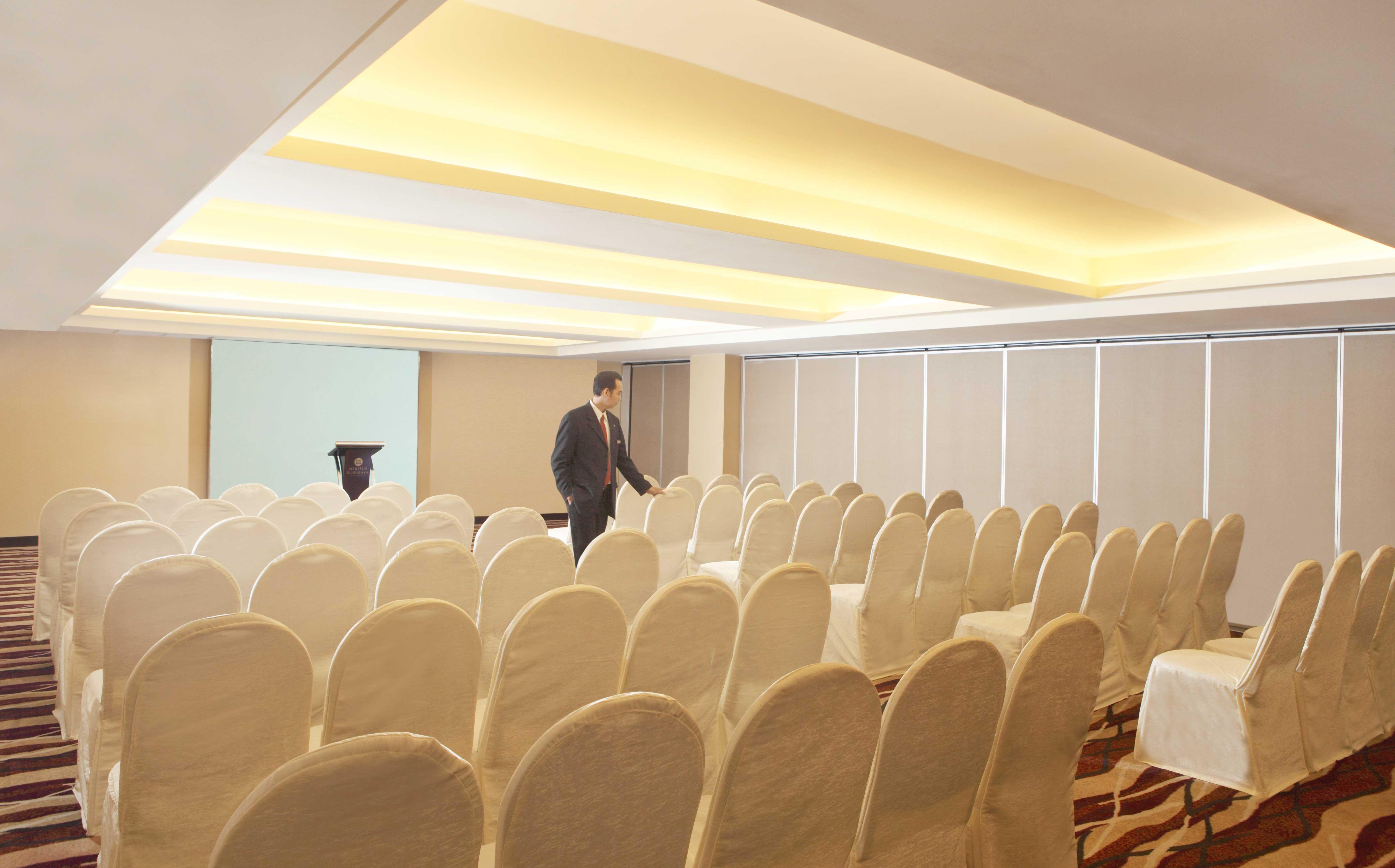 Wyndham Surabaya Exterior foto