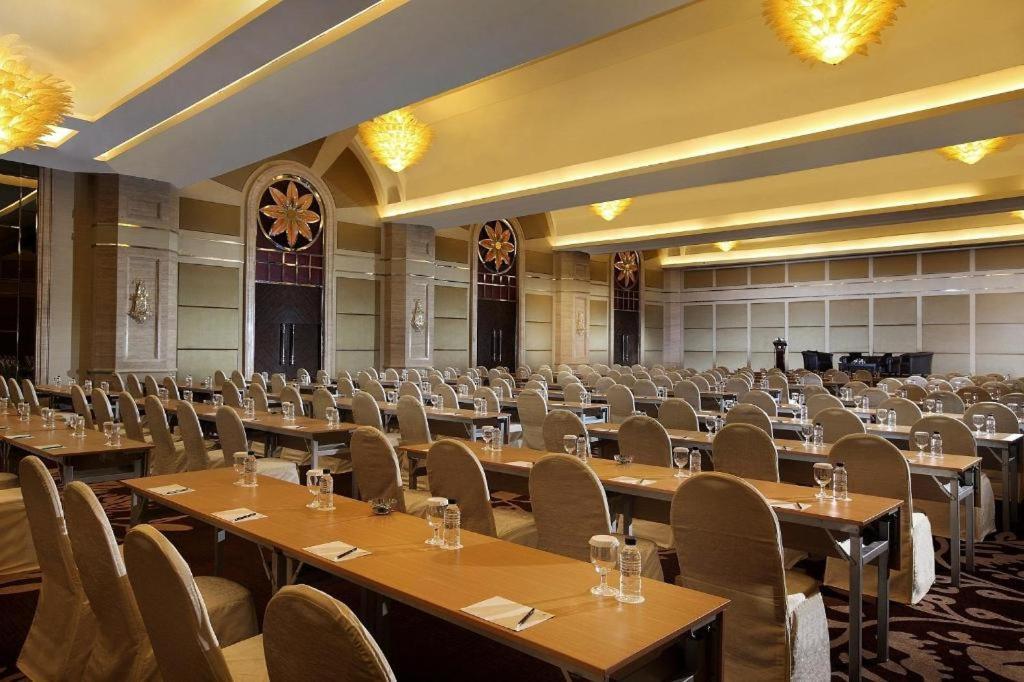 Wyndham Surabaya Exterior foto