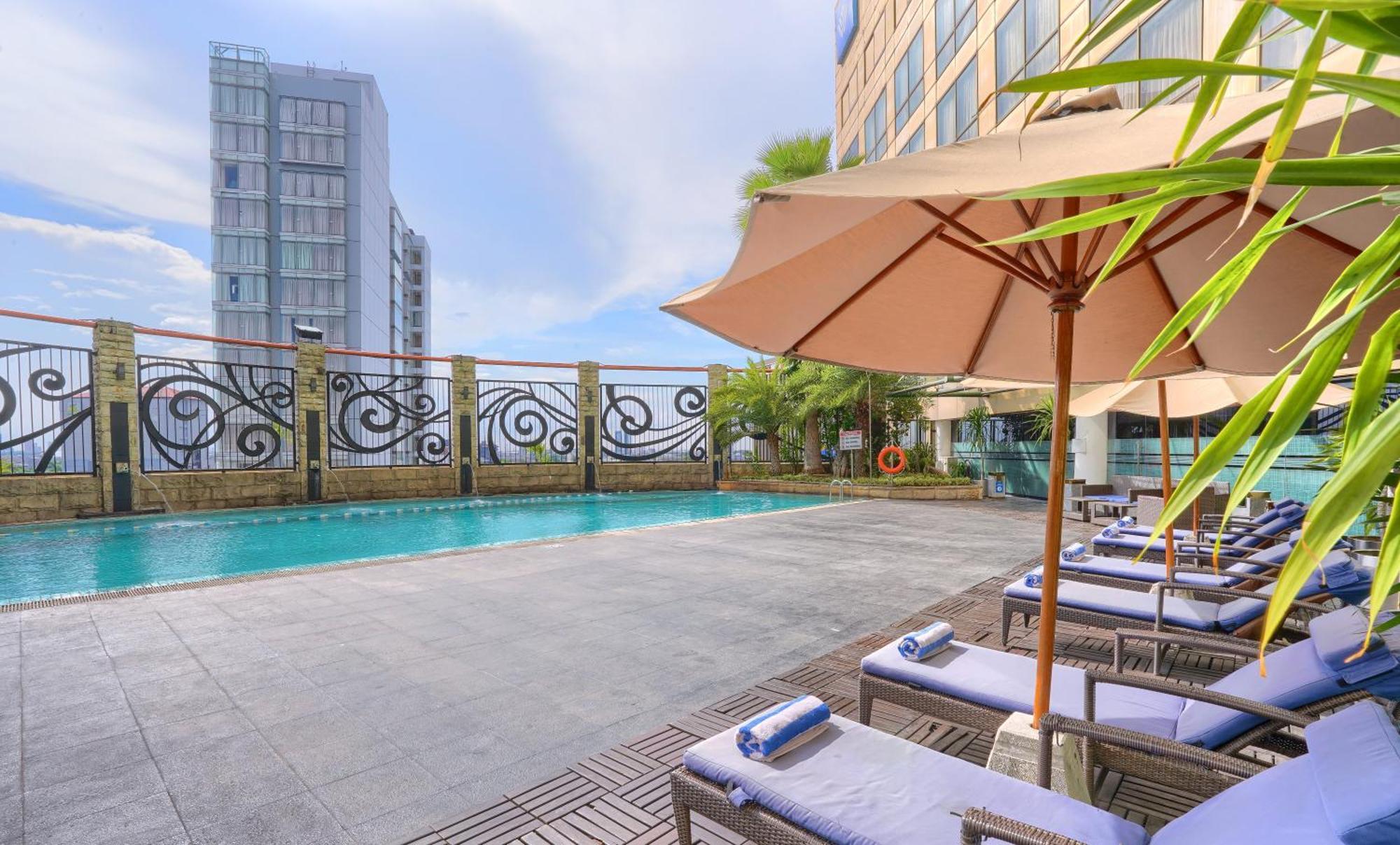 Wyndham Surabaya Exterior foto