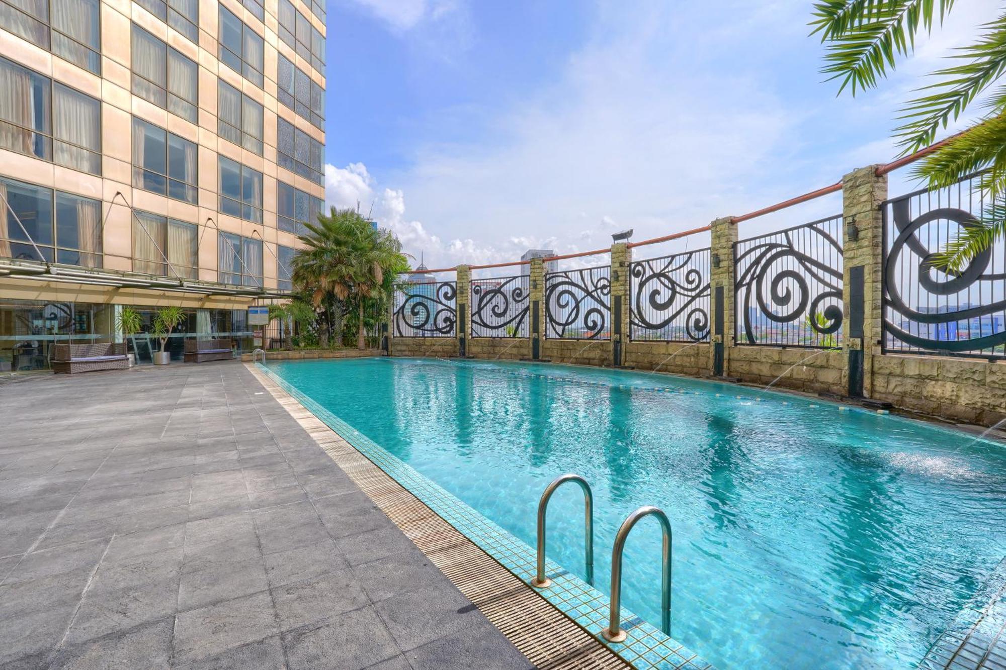 Wyndham Surabaya Exterior foto