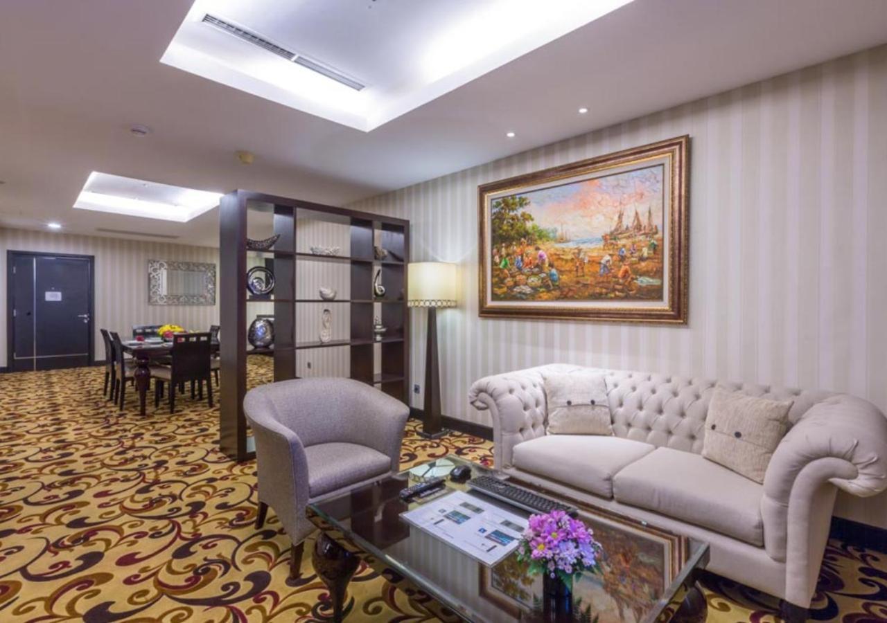 Wyndham Surabaya Exterior foto